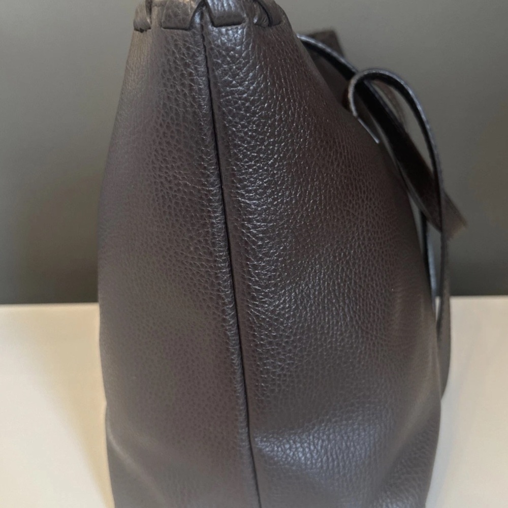 Gucci, brown leather tote with bamboo and tassels - Picture 8 of 16
